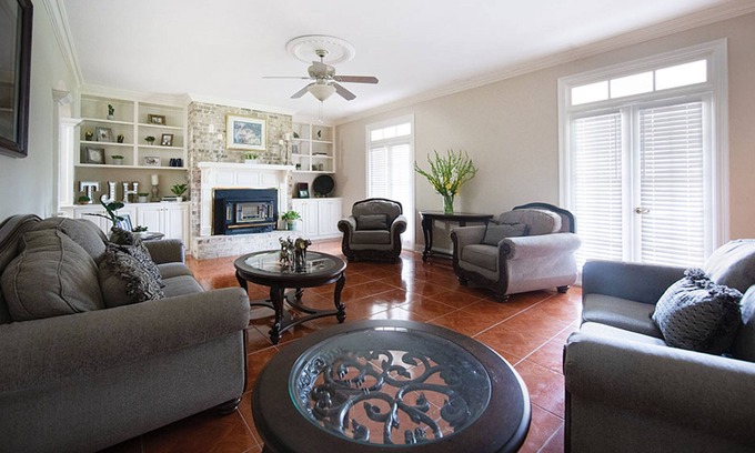Denham Springs Casa | Spacious 3bedroom, sleeps 16, residential retreat