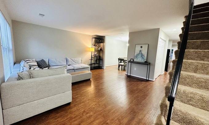 Dumfries Casa | Spacious 3Bedroom, 2Living Room, Kitchen & Private Backyard