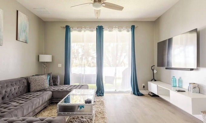 Apopka Casa | Quiet family-size home in Apopka Near Parks, Attractions & Orlando. Pet friendly