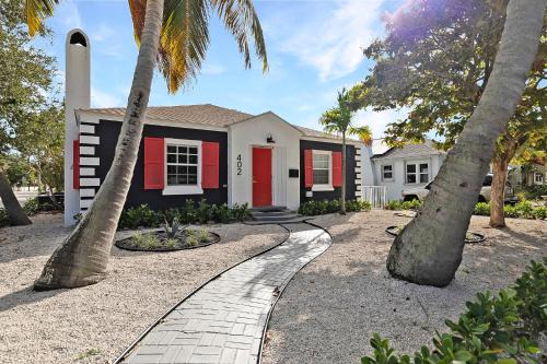 Lake Worth Casa | Spacious 3br 2ba Cottage Steps to Water & Downtown