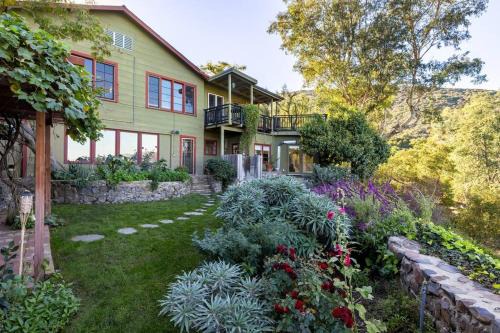 Fernwood Casa | Spacious 3BR 2BA House in Topanga with Nature Views and Modern Amenities