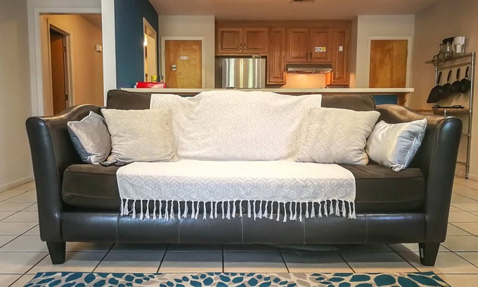 University Condominio | Spacious 3BR/3BA Retreat Near Baylor & Downtown!