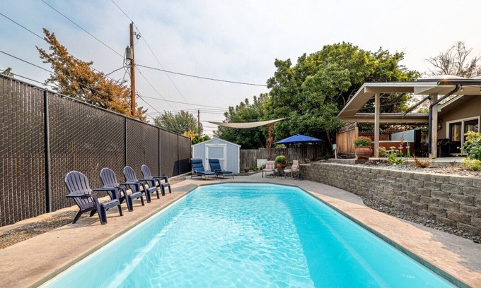 Wenatchee Casa | Spacious 3BR,8 guest, pool/2BA/Hot tub, SKI-SUN