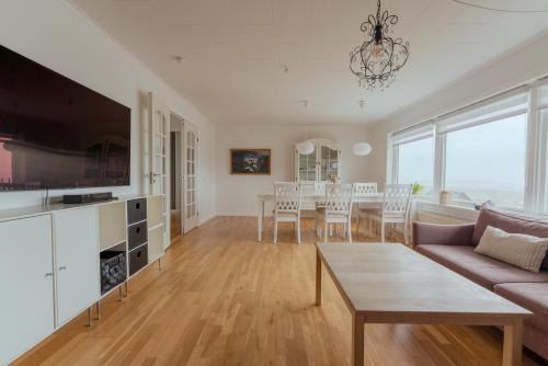 Torshavn Apartamento | Spacious 3BR Apt - Parking - Near City Center