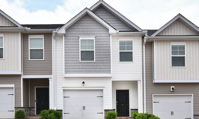 Conestee Condominio | Spacious 3BR Condo Near Downtown Greenville, I-85, Shopping, Dining, and More!