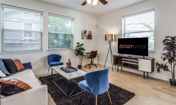 North University Apartamento | Spacious 3BR CozySuites in Central Austin by UT 03