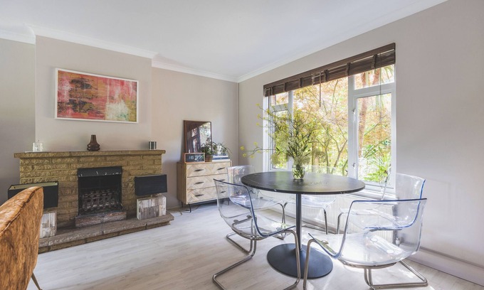 Richmond-upon-Thames Casa | Spacious 3BR Home | Huge Garden + Free Parking