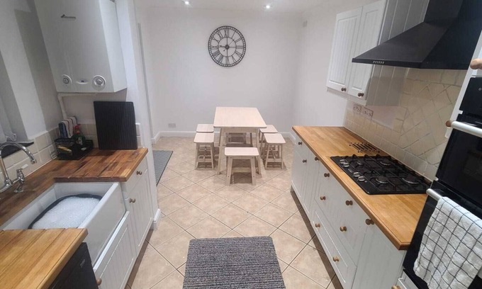 Basingstoke Casa | Spacious 3BR Home in Basingstoke