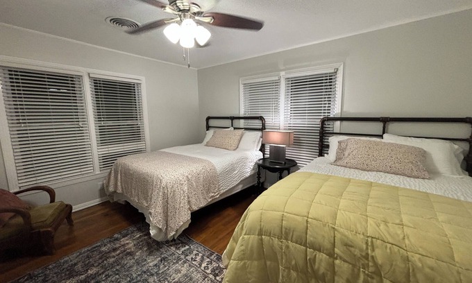 Temple Casa | Spacious 3BR Home Sleeps 12 + Optional Studio Apartment for 14 Guests Ping Pong!
