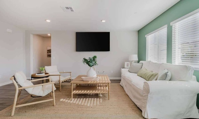 San Jacinto Casa | Spacious 3BR Home w/ Lake Access & Mountain Views