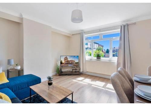 Turkey Street Apartamento | Spacious 3BR House, Garden, Enfield North London, Ideal for Contractors and Relocators