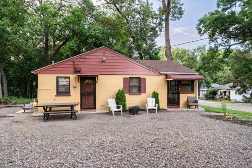 Miller Beach Casa | Spacious 3BR House with Firepit Grill Near Beach