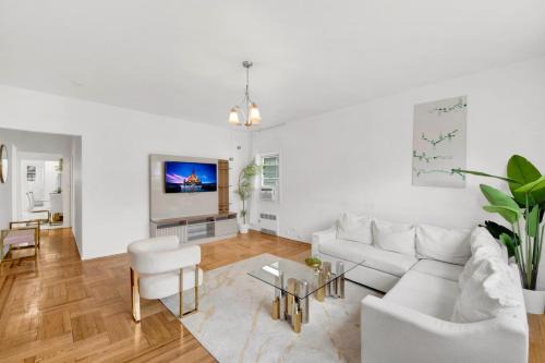 Southeast Yonkers Casa | Spacious 3BR Luxe Escape near NYC
