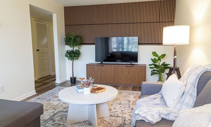 Alexandria West Condominio | Spacious 3BR Near DC & Old Town w/Free Parking