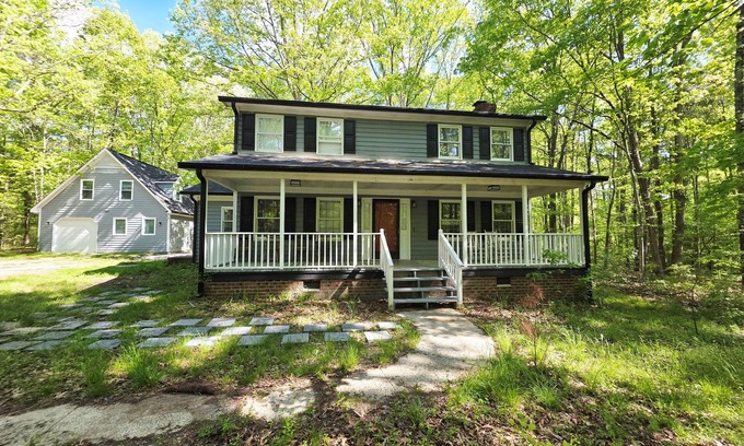 McCain Casa | The House @ Pine Forest Hideaway - (12 min to UNC)