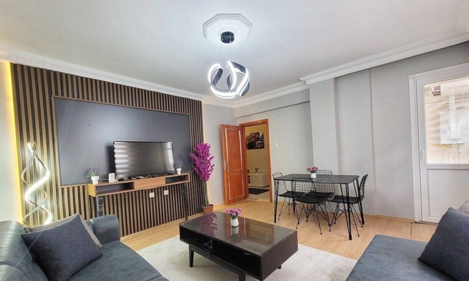 Avcilar Apartamento | This apartment is a 3 bedroom(s), 1.5 bathrooms, located in Avcılar, İstanbul.