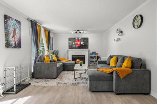 Southeast Calgary Casa | Spacious 3BR Southview Family Home , 14 Min to Airport, 8 Min to Downtown &Zoo