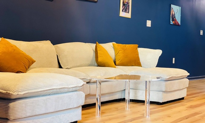 Faubourg Delassize Casa | Spacious 3BR – Steps to St. Charles, Streetcar & Local Hotspots