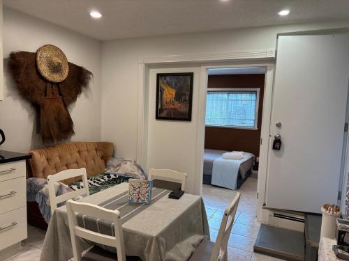 Hastings Casa | Spacious 3BR with Full Kitchen a n dFast Wi-Fi