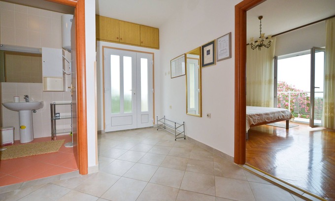 Novalja Apartamento | Spacious 4 Apartment for 5 Persons w 2 Terraces, 2 Bedrooms, 2 Bathrooms