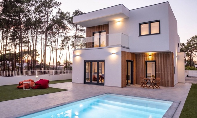 Lagoa de Albufeira Apartamento | Spacious 4-bedroom villa with pool near beach in amazing Lagoa de Albufeira