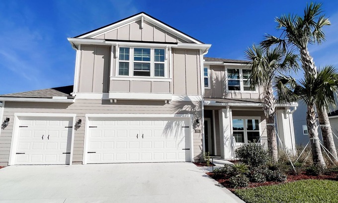 St. Augustine Casa | Spacious 4 bed 4 bath house with community pool & gym in charming St. Augustine