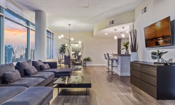 South Eola Apartamento | Spacious 4 bd/2bath 2100 sq ft Downtown Condo