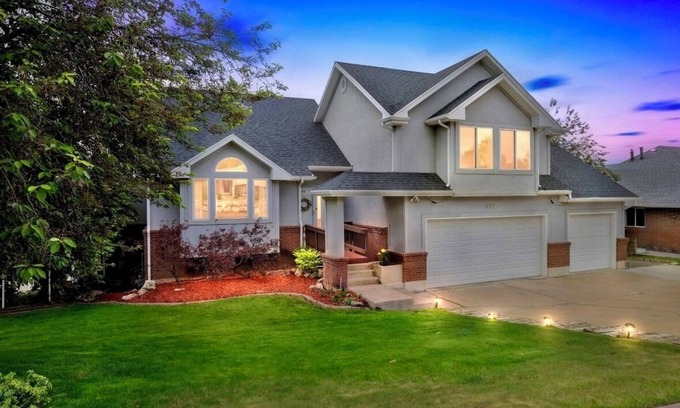 North Ogden Casa | Spacious 4 BD Mtn. Retreat with Stunning Views, Hot Tub, 75” TV, Kids Gym