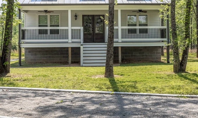 Linden Casa | Spacious 4-bdrm on 6 acres near the Tennessee River