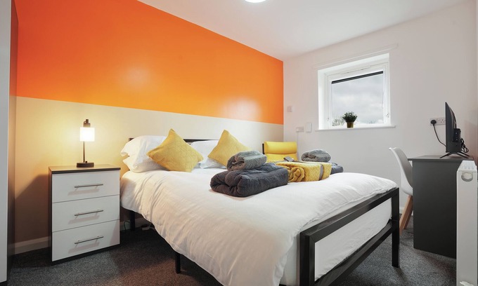 Sheffield Casa | Spacious 4 Bedroom House near City Centre - Free Parking & WIFI