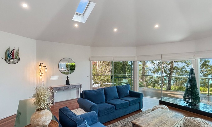 Long Beach Casa | Spacious 4-Bed Home with Coastal Charm