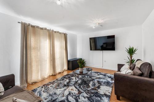 Manchester Casa | Spacious 4-Bed Home Near City Links