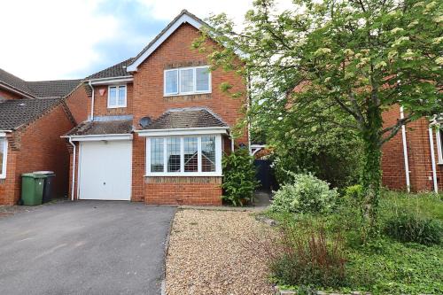 Winchester Casa | Spacious 4 Bed House in Winchester with Parking and Garden