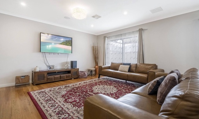 Byford Casa | Spacious 4-Bed House with Outdoor Area