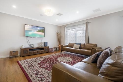 Byford Casa | Spacious 4-Bed House with Outdoor Area