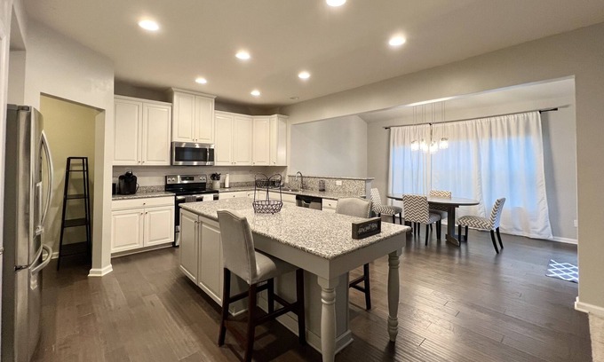 Dixie - Berryhill Casa | Spacious 4 Bed in Steele Creek w Fenced Yard