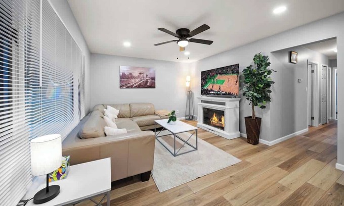 Clawson Casa | Spacious 4 Bed Room Haven in Clawson Near Bham