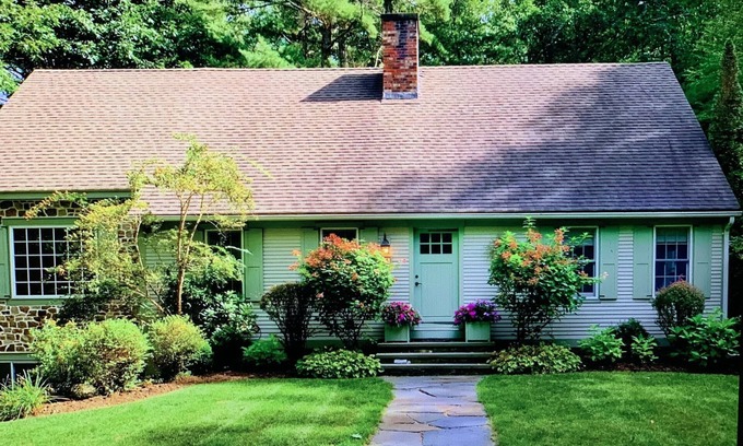 Southfield Casa | Spacious 4-bedroom house in peaceful Southfield with AC, WiFi and more!