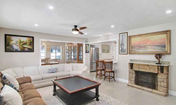 Riviera Beach Casa | Spacious 4-bedroom house with boat parking in amazing West Palm Beach : AC, WiFi