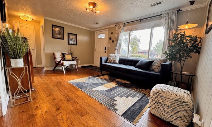 Capitol Hill Casa | Spacious 4-bedroom house with WiFi, A/C in fabulous Salt Lake City
