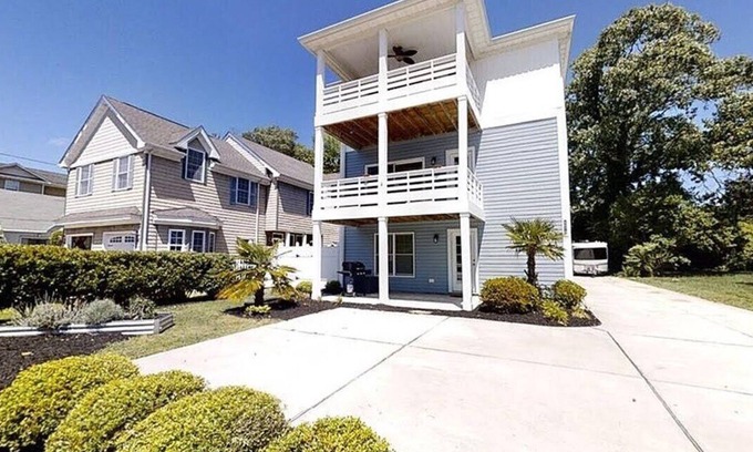 Northeast Virginia Beach Casa | Spacious 4-bedroom townhome in tranquil Virginia Beach with AC
