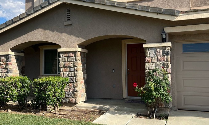 Lake Elsinore Casa | Spacious 4-bedroom house in fabulous Lake Elsinore with AC, WiFi
