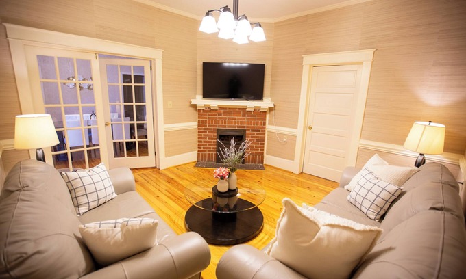 Greenwood Casa | Spacious 4-Bedroom, 2-Bath Home in the Heart of Greenwood