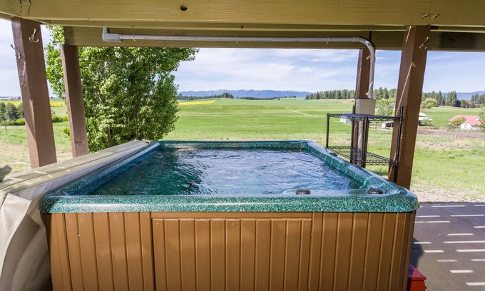 Kalispell Casa | Amplio 4 habitaciones, 2 baños en 3 acres - ¡Vistas espectaculares y bañera de hidromasaje!