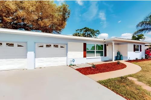 Clearwater Casa | Spacious 4 bedroom 3 bath Clearwater Vacation House Cowboy Pool Fire Pit Games Close to Clearwater Beach Biking Trail Farmers Markets Harbor Health Spa Baycare Ballpark and Ruth Eckerd Hall Golf Courses