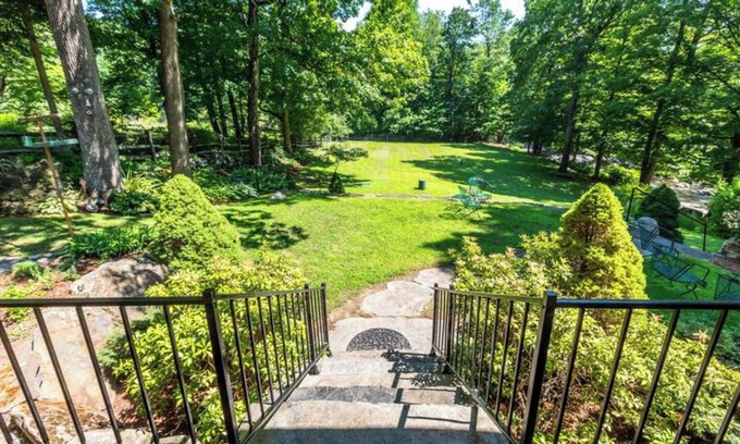 Guilford Apartamento | Spacious 4-bedroom apartment in awesome Guilford with AC