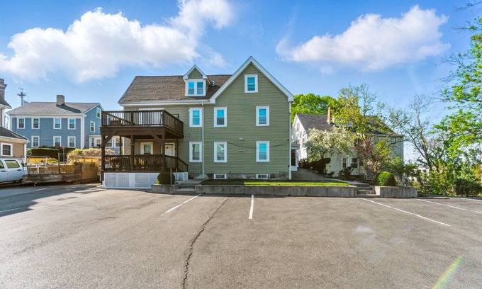 Dorchester Apartamento | Spacious 4-bedroom apartment with AC, WiFi in enjoyable Boston