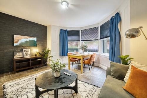North West Apartamento | Spacious 4 Bedroom Apt Near West End Glasgow