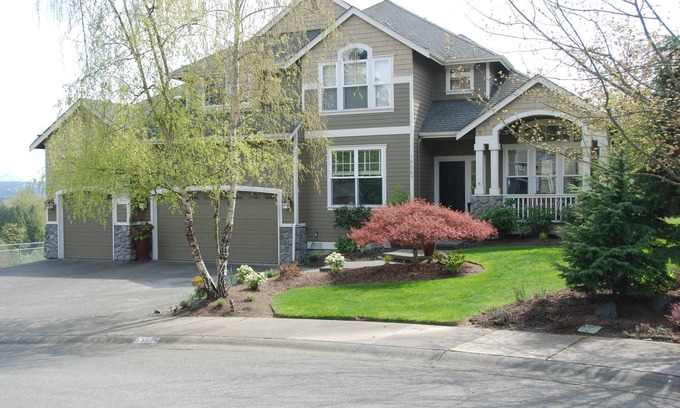 Redmond Casa | Spacious 4-bedroom Family friendly house, in the heart of the Eastside.