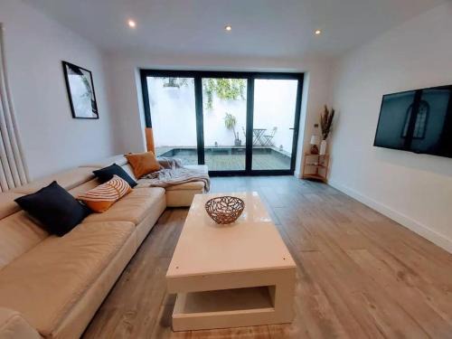 Whitnash Casa | Spacious 4 Bedroom House